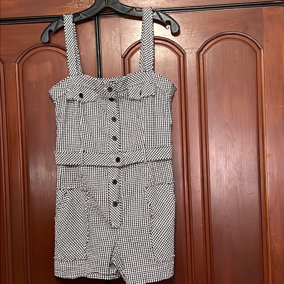 Forever 21 Cute Button Down Romper With Belt And Multiple Pockets Size Large - Picture 1 of 10